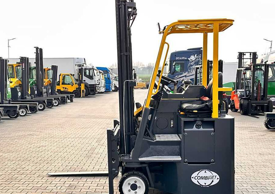 Combilift C2500CB / DUPLEX / 4100MM / DIESEL / FREE LIFT / FORK POSITIONER / SIDE SHIFT / LIKE NEW - شاحنة مناولة بأربعة اتجاهات: صورة 3 Combilift C2500CB / DUPLEX / 4100MM / DIESEL / FREE LIFT / FORK POSITIONER / SIDE SHIFT / LIKE NEW - شاحنة مناولة بأربعة اتجاهات: صورة 3