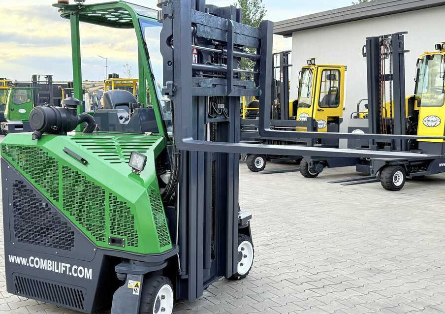 Combilift C2500CB / GAS / TRIPLEX - 4900MM / FREE-LIFT / POSITIONER / SIDE SHIFT / LIKE NEW - شاحنة مناولة بأربعة اتجاهات: صورة 1 Combilift C2500CB / GAS / TRIPLEX - 4900MM / FREE-LIFT / POSITIONER / SIDE SHIFT / LIKE NEW - شاحنة مناولة بأربعة اتجاهات: صورة 1