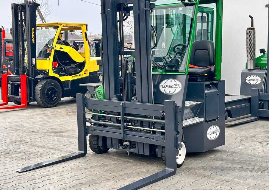 Combilift C2500CB / TRIPLEX / DIESEL / 4900MM / FREE LIFT / POSITIONER 1720MM / LIKE NEW - شاحنة مناولة بأربعة اتجاهات: صورة 2 Combilift C2500CB / TRIPLEX / DIESEL / 4900MM / FREE LIFT / POSITIONER 1720MM / LIKE NEW - شاحنة مناولة بأربعة اتجاهات: صورة 2