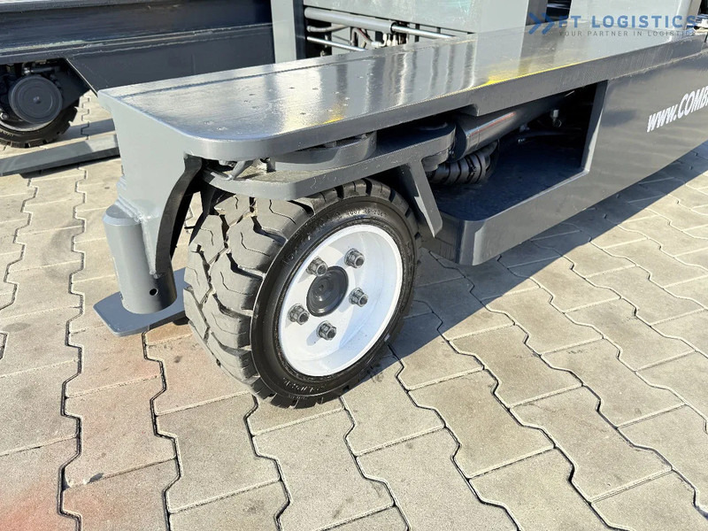 Combilift C3000 / GAS / TRIPLEX – 7600MM / FORK POSITIONER / FREE LIFT / FULL HEATED CABIN / ONLY 7868H / Wide range of four-way and side- - شاحنة مناولة بأربعة اتجاهات: صورة 3 Combilift C3000 / GAS / TRIPLEX – 7600MM / FORK POSITIONER / FREE LIFT / FULL HEATED CABIN / ONLY 7868H / Wide range of four-way and side- - شاحنة مناولة بأربعة اتجاهات: صورة 3