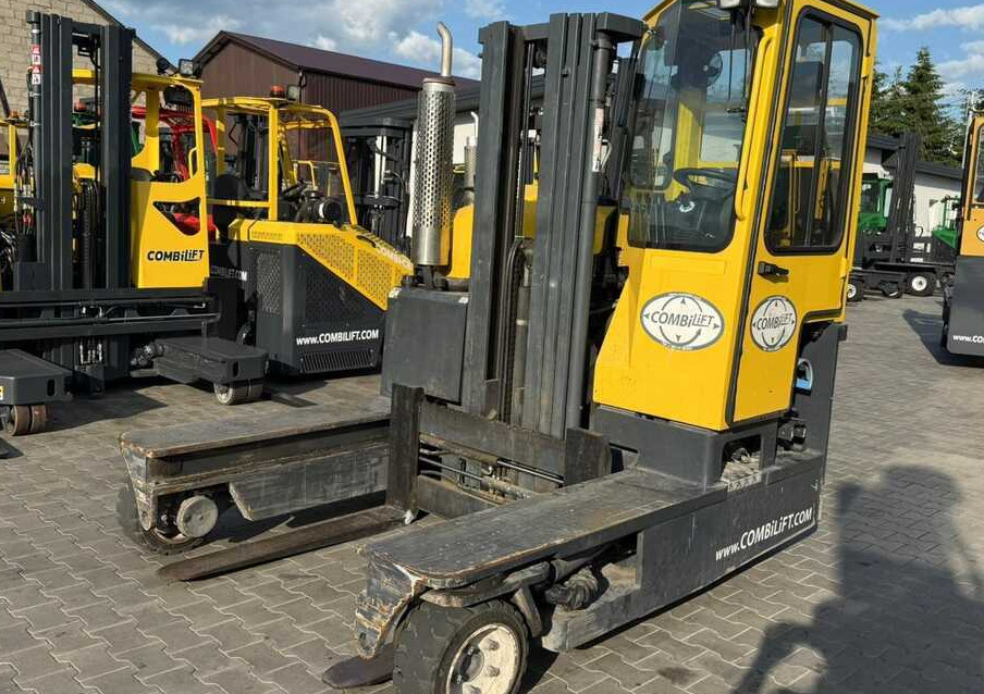 Combilift C3000 / ONLY 1510 HOURS / GAS / TRIPLEX 4900 / LIKE NEW - شاحنة مناولة بأربعة اتجاهات: صورة 1 Combilift C3000 / ONLY 1510 HOURS / GAS / TRIPLEX 4900 / LIKE NEW - شاحنة مناولة بأربعة اتجاهات: صورة 1