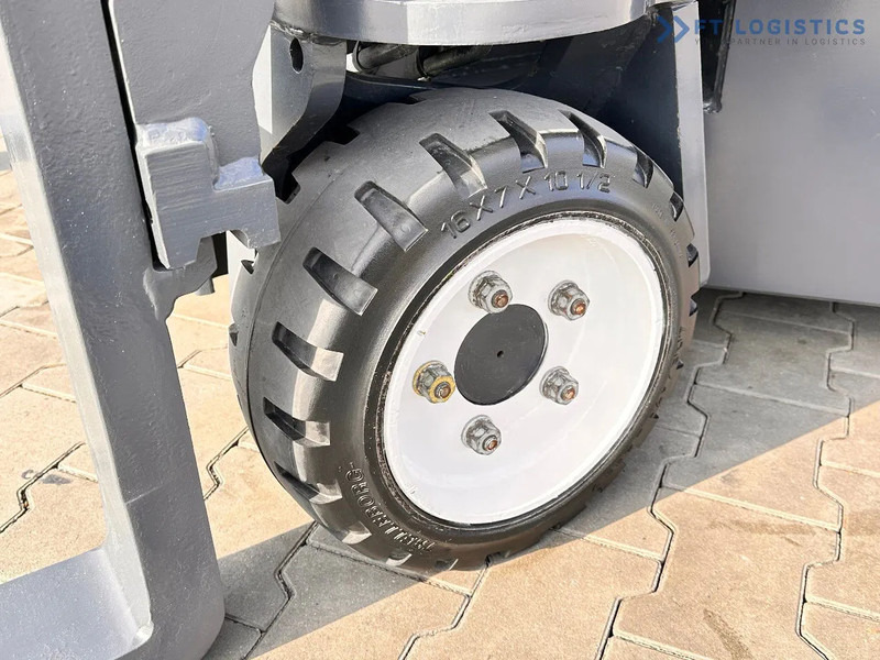 شاحنة مناولة بأربعة اتجاهات Combilift C3000CB / LPG / TRIPLEX / 4900MM / FREE LIFT / POSITIONER / LIKE NEW C3000CB / LPG / TRIPLEX / 4900MM / FREE LIFT / POSITIONER /: صورة 7