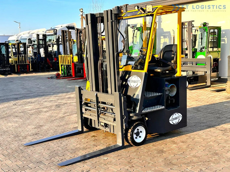 Combilift C3000CB / LPG / TRIPLEX - 4900MM / LPG / FREE LIFT / FORK POSITIONER C3000CB / LPG / TRIPLEX - 4900MM / LPG / FREE LIFT / FORK P - شاحنة مناولة بأربعة اتجاهات: صورة 1 Combilift C3000CB / LPG / TRIPLEX - 4900MM / LPG / FREE LIFT / FORK POSITIONER C3000CB / LPG / TRIPLEX - 4900MM / LPG / FREE LIFT / FORK P - شاحنة مناولة بأربعة اتجاهات: صورة 1