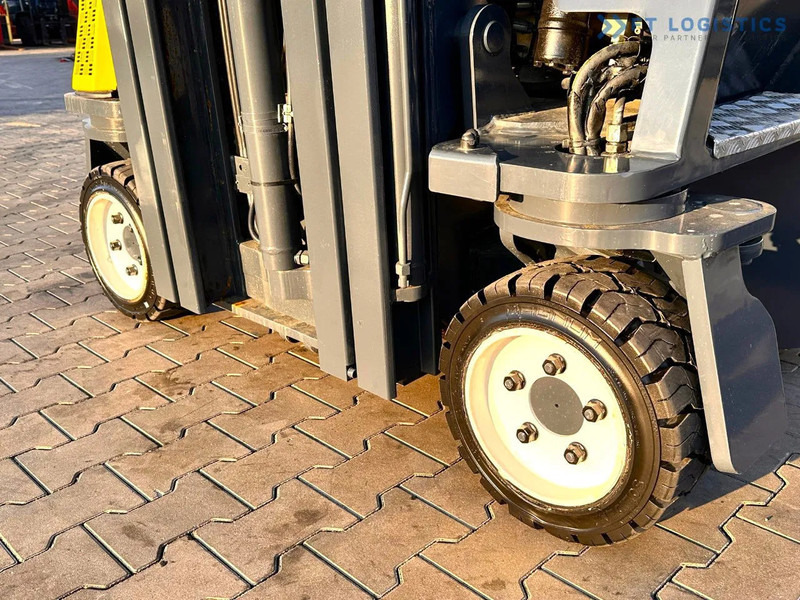 شاحنة مناولة بأربعة اتجاهات Combilift C3000CB / LPG / TRIPLEX - 4900MM / LPG / FREE LIFT / FORK POSITIONER C3000CB / LPG / TRIPLEX - 4900MM / LPG / FREE LIFT / FORK P: صورة 13