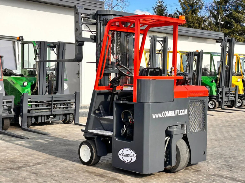Combilift C3000CB / LPG / TRIPLEX / 5500MM / FREE LIFT / FORK SHIFT / POSITIONER C3000CB / LPG / TRIPLEX / 5500MM / FREE LIFT / FORK SHIFT - شاحنة مناولة بأربعة اتجاهات: صورة 3 Combilift C3000CB / LPG / TRIPLEX / 5500MM / FREE LIFT / FORK SHIFT / POSITIONER C3000CB / LPG / TRIPLEX / 5500MM / FREE LIFT / FORK SHIFT - شاحنة مناولة بأربعة اتجاهات: صورة 3