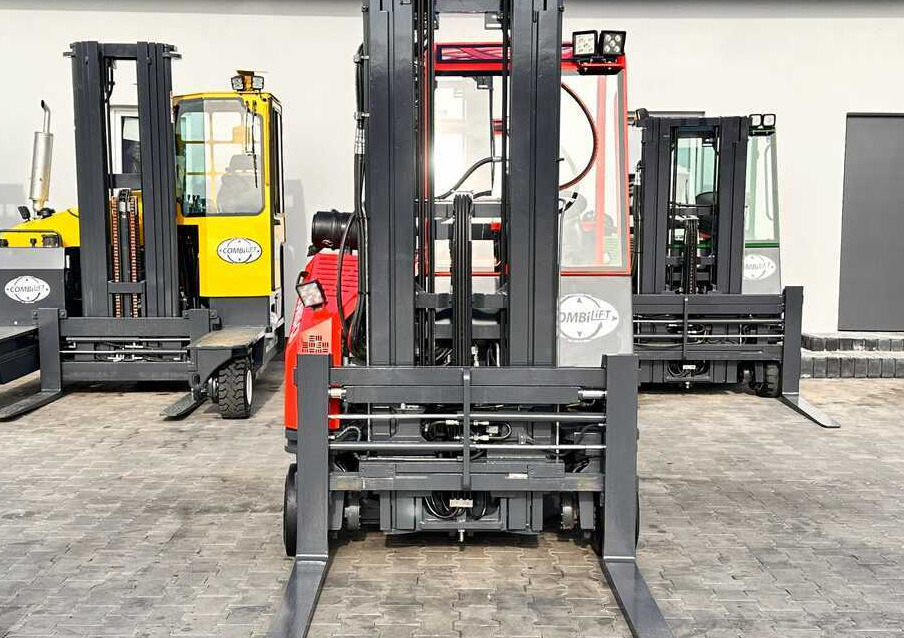 Combilift C3000CB / LPG / TRIPLEX / 5500MM / FREE LIFT / SIDE SHIFT + FORK POSITIONER / LIKE NEW - شاحنة مناولة بأربعة اتجاهات: صورة 3 Combilift C3000CB / LPG / TRIPLEX / 5500MM / FREE LIFT / SIDE SHIFT + FORK POSITIONER / LIKE NEW - شاحنة مناولة بأربعة اتجاهات: صورة 3