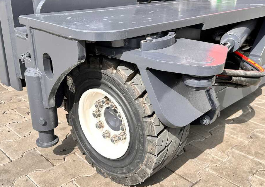 شاحنة مناولة بأربعة اتجاهات Combilift C4000 / DIESEL / TRIPLEX / 8400MM / FREE LIFT / SIDESHIFT / LIKE NEW: صورة 23