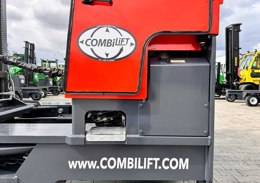 شاحنة مناولة بأربعة اتجاهات Combilift C4000 / DIESEL / TRIPLEX / 8400MM / FREE LIFT / SIDESHIFT / LIKE NEW: صورة 30