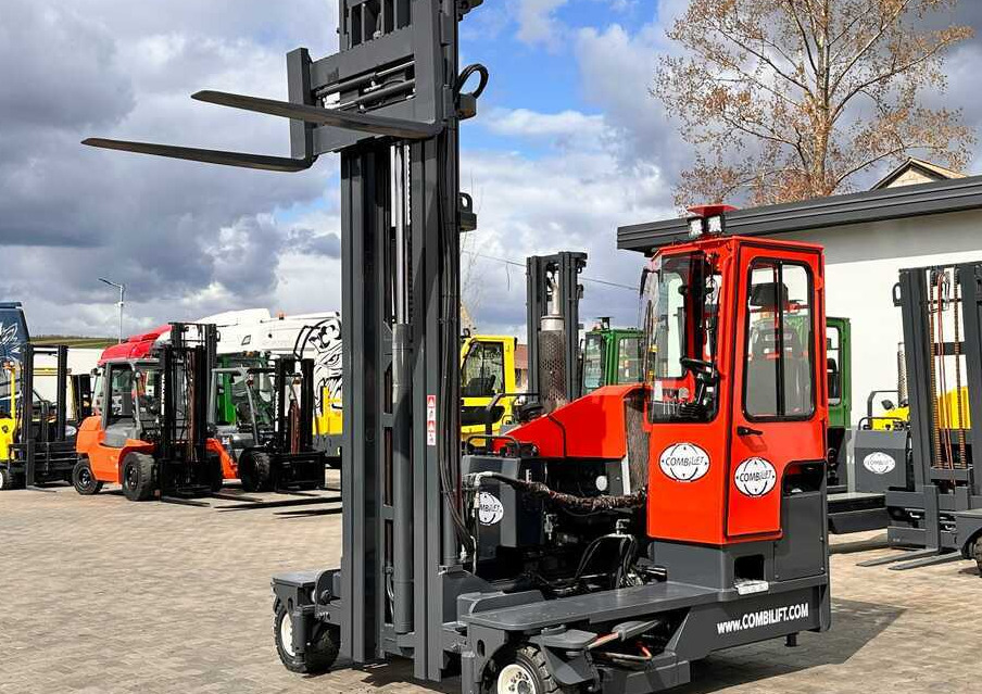 شاحنة مناولة بأربعة اتجاهات Combilift C4000 / DIESEL / TRIPLEX / 8400MM / FREE LIFT / SIDESHIFT / LIKE NEW: صورة 24