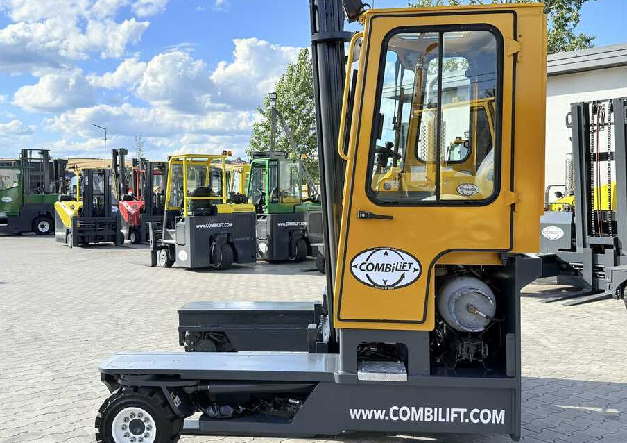 Combilift C4000 / GAS / DUPLEX - 4100MM / SIDE SHIFT / FREE LIFT / FULL HEATED CABIN / ONLY 4223 HOURS / CONDITION – LIKE NEW! - شاحنة مناولة بأربعة اتجاهات: صورة 2 Combilift C4000 / GAS / DUPLEX - 4100MM / SIDE SHIFT / FREE LIFT / FULL HEATED CABIN / ONLY 4223 HOURS / CONDITION – LIKE NEW! - شاحنة مناولة بأربعة اتجاهات: صورة 2