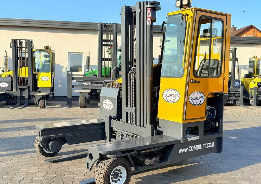 Combilift C4000 / GAS / TRIPLEX – 5600MM / FREE LIFT / FORK SIDESHIFT / LIKE NEW - شاحنة مناولة بأربعة اتجاهات: صورة 2 Combilift C4000 / GAS / TRIPLEX – 5600MM / FREE LIFT / FORK SIDESHIFT / LIKE NEW - شاحنة مناولة بأربعة اتجاهات: صورة 2