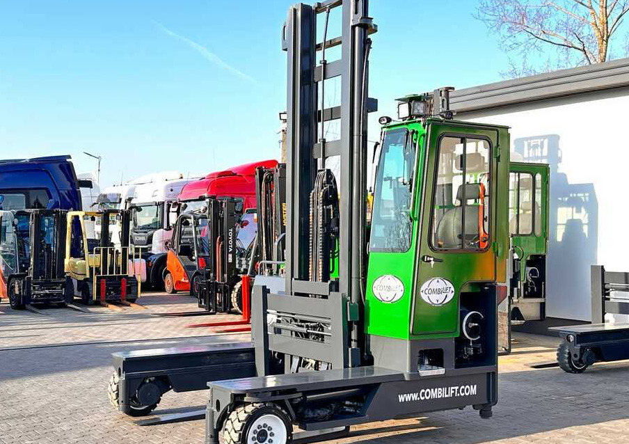 Combilift C4000 / LPG / DUPLEX / LIFTING HEIGHT 550CM / FREE LIFT / LIKE NEW - شاحنة مناولة بأربعة اتجاهات: صورة 1 Combilift C4000 / LPG / DUPLEX / LIFTING HEIGHT 550CM / FREE LIFT / LIKE NEW - شاحنة مناولة بأربعة اتجاهات: صورة 1