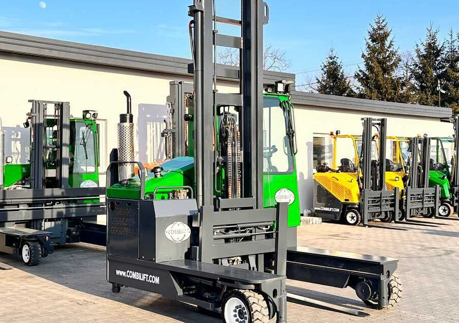 Combilift C4000 / LPG / DUPLEX / LIFTING HEIGHT 550CM / FREE LIFT / LIKE NEW - شاحنة مناولة بأربعة اتجاهات: صورة 4 Combilift C4000 / LPG / DUPLEX / LIFTING HEIGHT 550CM / FREE LIFT / LIKE NEW - شاحنة مناولة بأربعة اتجاهات: صورة 4