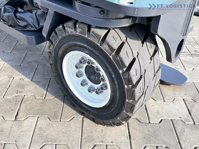 Combilift C4000 / TRIPLEX / 4900MM / LPG / FREE LIFT / FORK SHIFT / LIKE NEW C4000 / TRIPLEX / 4900MM / LPG / FREE LIFT / FORK SHIFT / LIK - شاحنة مناولة بأربعة اتجاهات: صورة 5 Combilift C4000 / TRIPLEX / 4900MM / LPG / FREE LIFT / FORK SHIFT / LIKE NEW C4000 / TRIPLEX / 4900MM / LPG / FREE LIFT / FORK SHIFT / LIK - شاحنة مناولة بأربعة اتجاهات: صورة 5