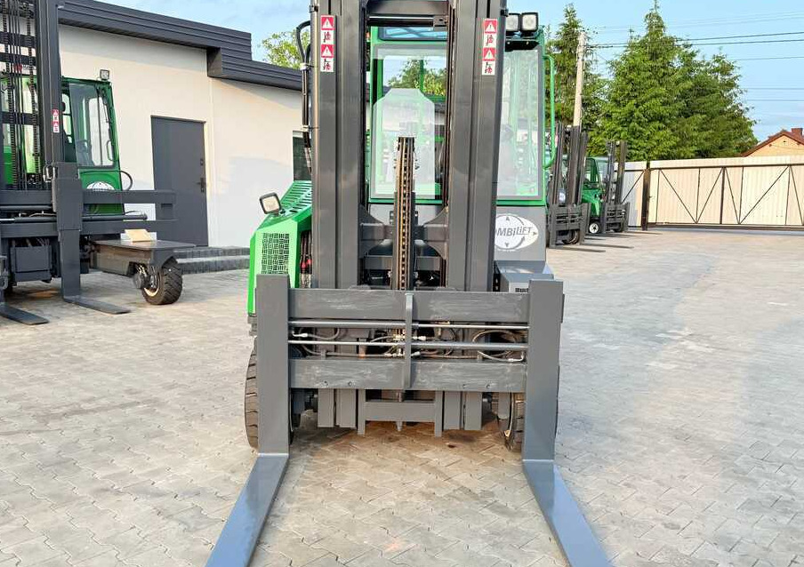 Combilift C4000CB / TRIPLEX - 5200MM / LPG / FREE LIFT / FORK POSITIONER / FORK SIDESHIFT / HEIGHT 2450MM / LIKE NEW - شاحنة مناولة بأربعة اتجاهات: صورة 3 Combilift C4000CB / TRIPLEX - 5200MM / LPG / FREE LIFT / FORK POSITIONER / FORK SIDESHIFT / HEIGHT 2450MM / LIKE NEW - شاحنة مناولة بأربعة اتجاهات: صورة 3