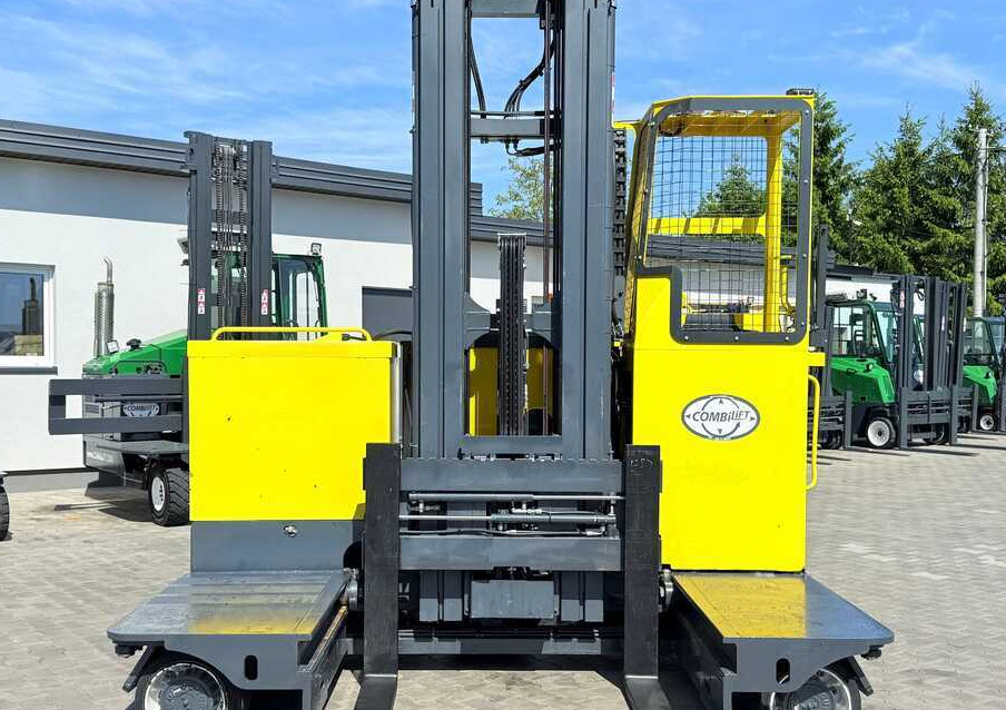 Combilift C4000STE / TRIPLEX / 6850MM / FREE LIFT / ONLY 1,348 HOURS / FORK SIDESHIFT / EXCELLENT CONDITION - شاحنة مناولة بأربعة اتجاهات: صورة 2 Combilift C4000STE / TRIPLEX / 6850MM / FREE LIFT / ONLY 1,348 HOURS / FORK SIDESHIFT / EXCELLENT CONDITION - شاحنة مناولة بأربعة اتجاهات: صورة 2