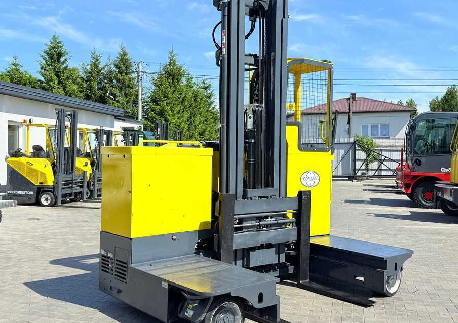 Combilift C4000STE / TRIPLEX / 6850MM / FREE LIFT / ONLY 1,348 HOURS / FORK SIDESHIFT / EXCELLENT CONDITION - شاحنة مناولة بأربعة اتجاهات: صورة 3 Combilift C4000STE / TRIPLEX / 6850MM / FREE LIFT / ONLY 1,348 HOURS / FORK SIDESHIFT / EXCELLENT CONDITION - شاحنة مناولة بأربعة اتجاهات: صورة 3