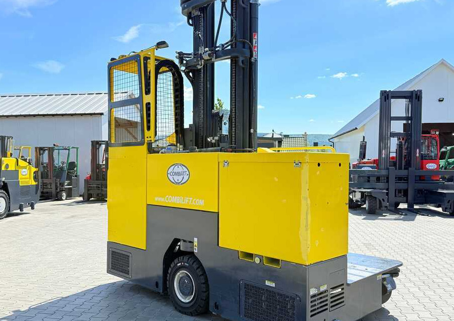 Combilift C4000STE / TRIPLEX / 6850MM / FREE LIFT / ONLY 1,348 HOURS / FORK SIDESHIFT / EXCELLENT CONDITION - شاحنة مناولة بأربعة اتجاهات: صورة 5 Combilift C4000STE / TRIPLEX / 6850MM / FREE LIFT / ONLY 1,348 HOURS / FORK SIDESHIFT / EXCELLENT CONDITION - شاحنة مناولة بأربعة اتجاهات: صورة 5