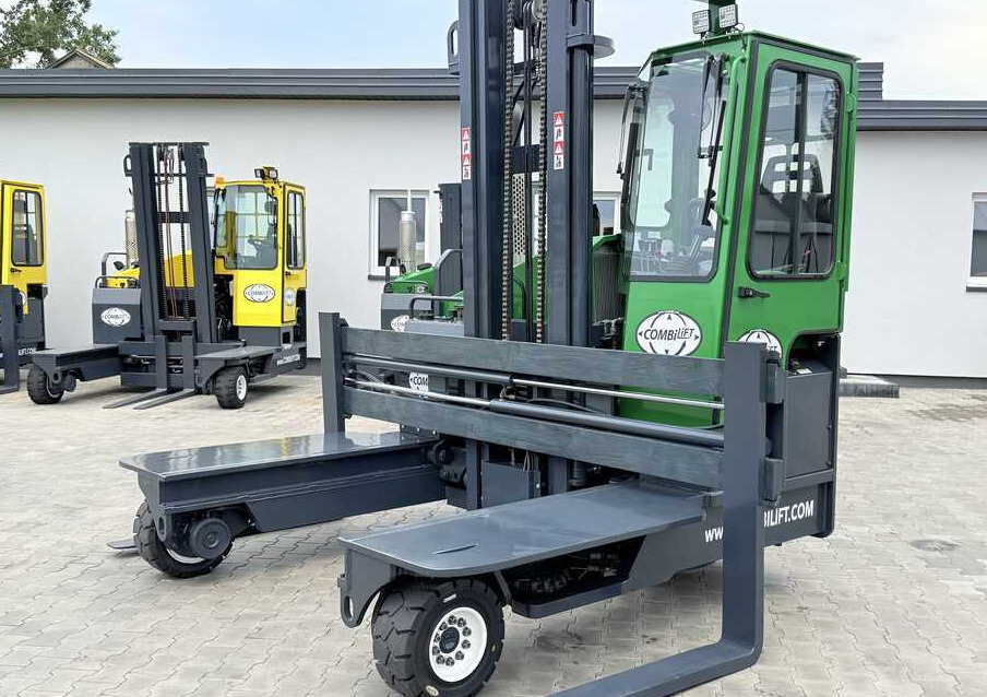 Combilift C4500 / DIESEL / DUPLEX 4000MM / WIDE FORK POSITIONER / HEATING / FULL CABIN / EXCELLENT CONDITION / A wide range of four-way and side loaders tailored to diverse needs and applications. - شاحنة مناولة بأربعة اتجاهات: صورة 2 Combilift C4500 / DIESEL / DUPLEX 4000MM / WIDE FORK POSITIONER / HEATING / FULL CABIN / EXCELLENT CONDITION / A wide range of four-way and side loaders tailored to diverse needs and applications. - شاحنة مناولة بأربعة اتجاهات: صورة 2
