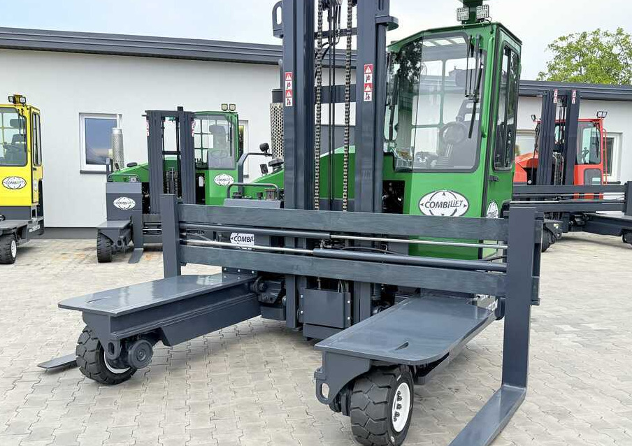 Combilift C4500 / DIESEL / DUPLEX 4000MM / WIDE FORK POSITIONER / HEATING / FULL CABIN / EXCELLENT CONDITION / A wide range of four-way and side loaders tailored to diverse needs and applications. - شاحنة مناولة بأربعة اتجاهات: صورة 5 Combilift C4500 / DIESEL / DUPLEX 4000MM / WIDE FORK POSITIONER / HEATING / FULL CABIN / EXCELLENT CONDITION / A wide range of four-way and side loaders tailored to diverse needs and applications. - شاحنة مناولة بأربعة اتجاهات: صورة 5
