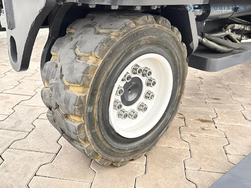 Combilift C4500 / DUPLEX / 4050MM / DIESEL / WIDE POSITIONER / FREE LIFT C4500 / DUPLEX / 4050MM / DIESEL / WIDE POSITIONER / FREE LIFT - شاحنة مناولة بأربعة اتجاهات: صورة 5 Combilift C4500 / DUPLEX / 4050MM / DIESEL / WIDE POSITIONER / FREE LIFT C4500 / DUPLEX / 4050MM / DIESEL / WIDE POSITIONER / FREE LIFT - شاحنة مناولة بأربعة اتجاهات: صورة 5