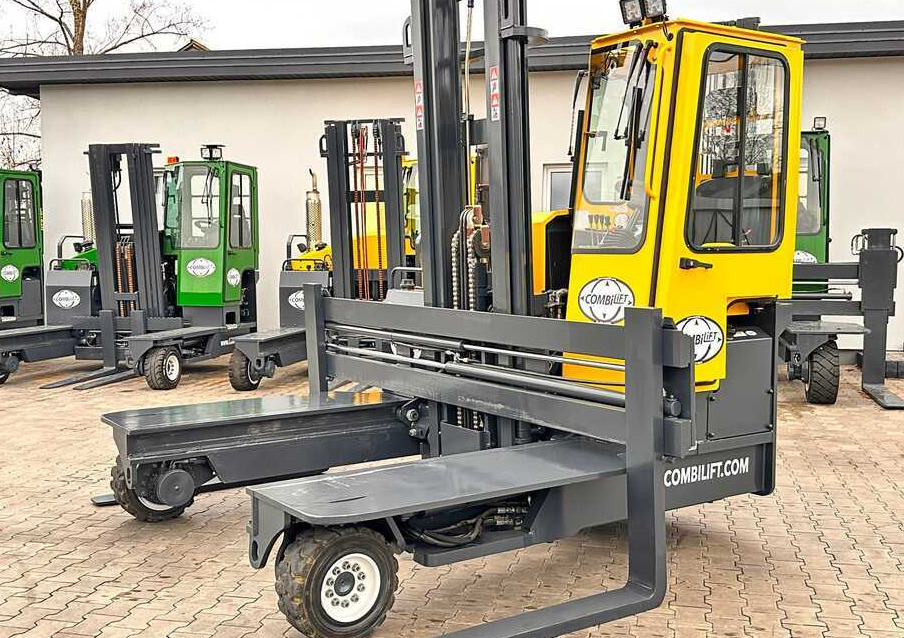 Combilift C4500 / DUPLEX / 4050MM / DIESEL / WIDE POSITIONER / FREE LIFT / SIDESHIFT / LIKE NEW - شاحنة مناولة بأربعة اتجاهات: صورة 1 Combilift C4500 / DUPLEX / 4050MM / DIESEL / WIDE POSITIONER / FREE LIFT / SIDESHIFT / LIKE NEW - شاحنة مناولة بأربعة اتجاهات: صورة 1