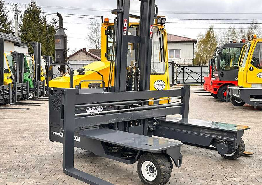 Combilift C4500 / DUPLEX / 4050MM / DIESEL / WIDE POSITIONER / FREE LIFT / SIDESHIFT / LIKE NEW - شاحنة مناولة بأربعة اتجاهات: صورة 5 Combilift C4500 / DUPLEX / 4050MM / DIESEL / WIDE POSITIONER / FREE LIFT / SIDESHIFT / LIKE NEW - شاحنة مناولة بأربعة اتجاهات: صورة 5
