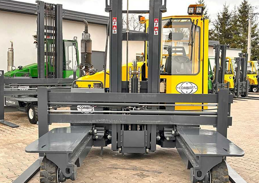Combilift C4500 / DUPLEX / 4050MM / DIESEL / WIDE POSITIONER / FREE LIFT / SIDESHIFT / LIKE NEW - شاحنة مناولة بأربعة اتجاهات: صورة 4 Combilift C4500 / DUPLEX / 4050MM / DIESEL / WIDE POSITIONER / FREE LIFT / SIDESHIFT / LIKE NEW - شاحنة مناولة بأربعة اتجاهات: صورة 4