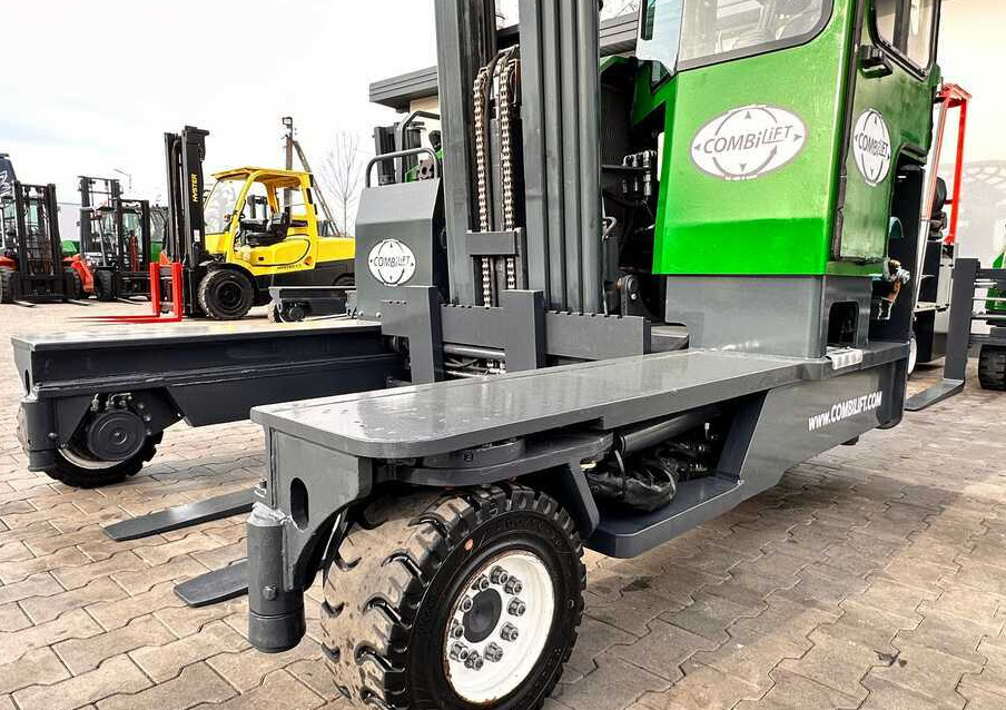 Combilift C4500 / LPG / UDT / TRIPLEX / 5500MM / FREE LIFT / FORK POSITIONER / LIKE NEW - شاحنة مناولة بأربعة اتجاهات: صورة 4 Combilift C4500 / LPG / UDT / TRIPLEX / 5500MM / FREE LIFT / FORK POSITIONER / LIKE NEW - شاحنة مناولة بأربعة اتجاهات: صورة 4
