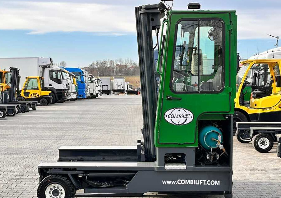Combilift C4500 / LPG / UDT / TRIPLEX / 5500MM / FREE LIFT / FORK POSITIONER / LIKE NEW - شاحنة مناولة بأربعة اتجاهات: صورة 2 Combilift C4500 / LPG / UDT / TRIPLEX / 5500MM / FREE LIFT / FORK POSITIONER / LIKE NEW - شاحنة مناولة بأربعة اتجاهات: صورة 2