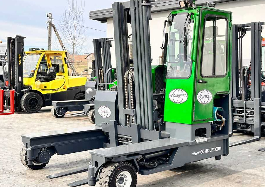 Combilift C4500 / LPG / UDT / TRIPLEX / 5500MM / FREE LIFT / FORK POSITIONER / LIKE NEW - شاحنة مناولة بأربعة اتجاهات: صورة 1 Combilift C4500 / LPG / UDT / TRIPLEX / 5500MM / FREE LIFT / FORK POSITIONER / LIKE NEW - شاحنة مناولة بأربعة اتجاهات: صورة 1