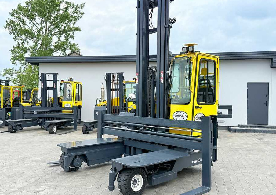 Combilift C5000 / TRIPLEX 7500MM / WIDE FORK POSITIONER / FREE LIFT / NEW TYRES / HEATED CABIN - شاحنة مناولة بأربعة اتجاهات: صورة 1 Combilift C5000 / TRIPLEX 7500MM / WIDE FORK POSITIONER / FREE LIFT / NEW TYRES / HEATED CABIN - شاحنة مناولة بأربعة اتجاهات: صورة 1