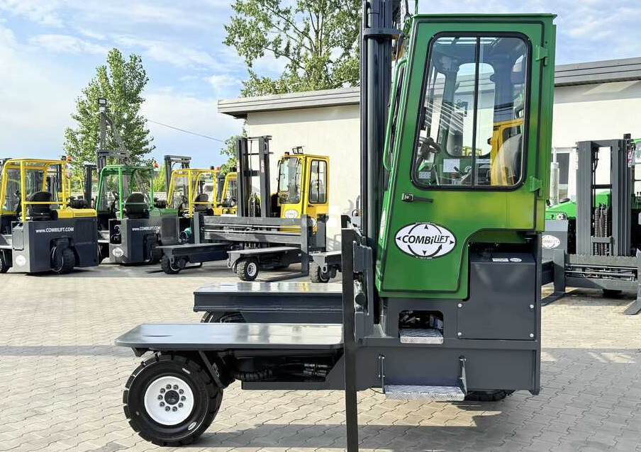 Combilift C5000XL / DIESEL / DUPLEX - 4000MM / WIDE FORK POSITIONER 3350MM / FULL HEATED CABIN / ONLY 6453 HOURS / CONDITION - LIKE NEW! - شاحنة مناولة بأربعة اتجاهات: صورة 2 Combilift C5000XL / DIESEL / DUPLEX - 4000MM / WIDE FORK POSITIONER 3350MM / FULL HEATED CABIN / ONLY 6453 HOURS / CONDITION - LIKE NEW! - شاحنة مناولة بأربعة اتجاهات: صورة 2