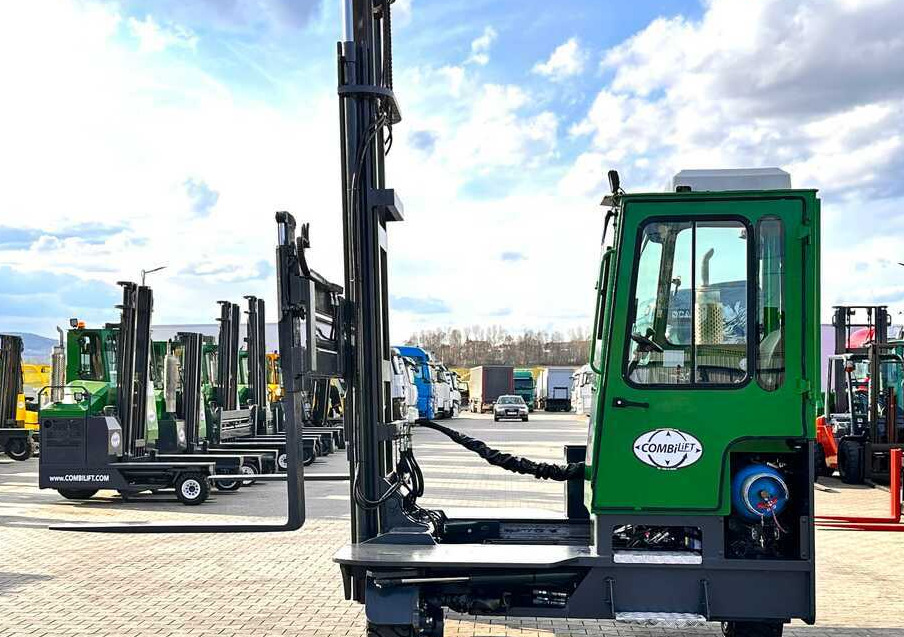 شاحنة مناولة بأربعة اتجاهات Combilift C5000XL / LPG / AIR CONDITIONING / WIDE POSITIONER / DUPLEX MAST / ADJUSTABLE FORKS / NEW TIRES / EXCELLENT CONDITION!: صورة 18