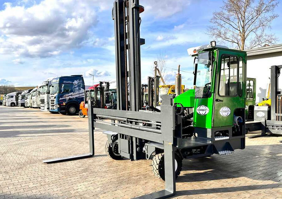 Combilift C5000XL / LPG / AIR CONDITIONING / WIDE POSITIONER / DUPLEX MAST / ADJUSTABLE FORKS / NEW TIRES / EXCELLENT CONDITION! - شاحنة مناولة بأربعة اتجاهات: صورة 1 Combilift C5000XL / LPG / AIR CONDITIONING / WIDE POSITIONER / DUPLEX MAST / ADJUSTABLE FORKS / NEW TIRES / EXCELLENT CONDITION! - شاحنة مناولة بأربعة اتجاهات: صورة 1
