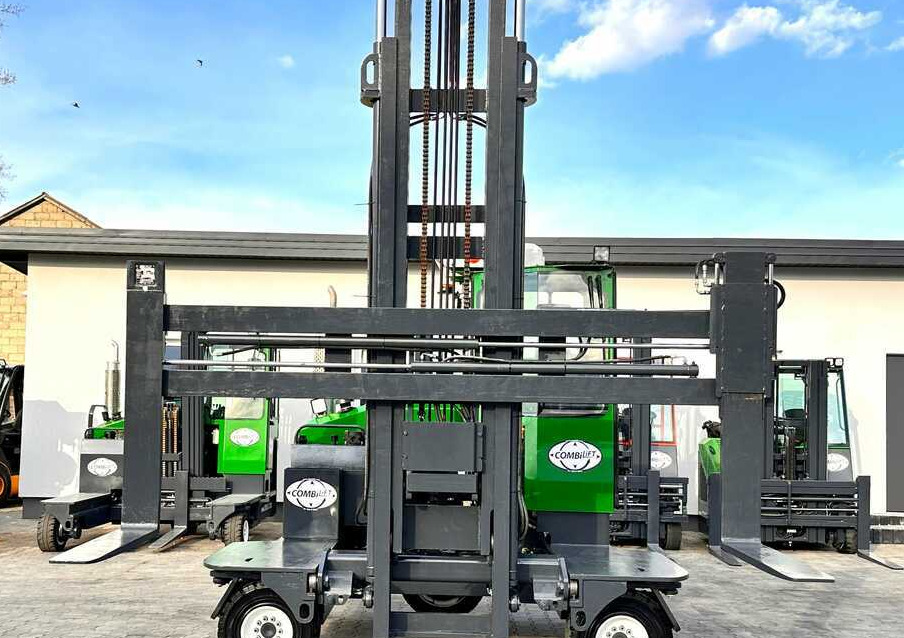 شاحنة مناولة بأربعة اتجاهات Combilift C5000XL / LPG / AIR CONDITIONING / WIDE POSITIONER / DUPLEX MAST / ADJUSTABLE FORKS / NEW TIRES / EXCELLENT CONDITION!: صورة 19