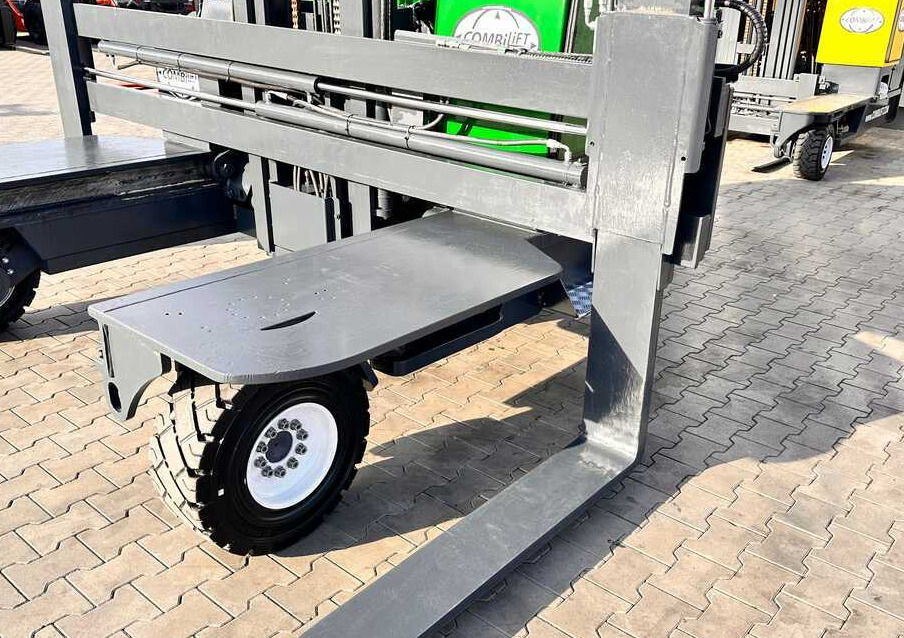 Combilift C5000XL / LPG / AIR CONDITIONING / WIDE POSITIONER / DUPLEX MAST / ADJUSTABLE FORKS / NEW TIRES / EXCELLENT CONDITION! - شاحنة مناولة بأربعة اتجاهات: صورة 5 Combilift C5000XL / LPG / AIR CONDITIONING / WIDE POSITIONER / DUPLEX MAST / ADJUSTABLE FORKS / NEW TIRES / EXCELLENT CONDITION! - شاحنة مناولة بأربعة اتجاهات: صورة 5