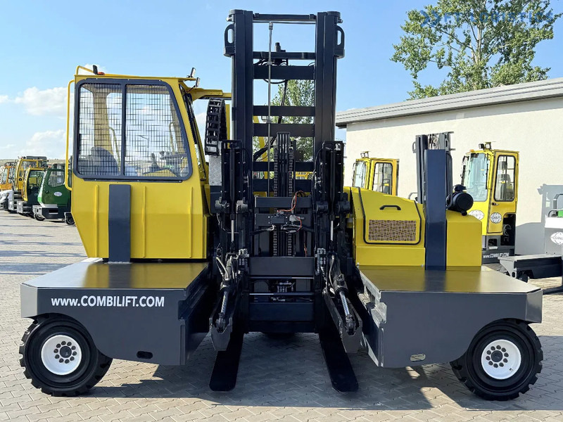 Combilift C6000SR / DUPLEX / 4200MM / LOAD CLAMP ON FORKS / FREE LIFT / DIESEL / POSITIONER / NEW TIRES / LIKE NEW / Wide range of four-wa - شاحنة مناولة بأربعة اتجاهات: صورة 3 Combilift C6000SR / DUPLEX / 4200MM / LOAD CLAMP ON FORKS / FREE LIFT / DIESEL / POSITIONER / NEW TIRES / LIKE NEW / Wide range of four-wa - شاحنة مناولة بأربعة اتجاهات: صورة 3