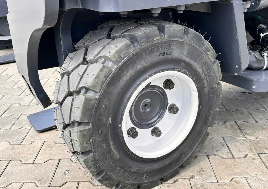 Combilift C8000 / DIESEL / 4600MM / DUPLEX / KUBOTA / EXCELLENT CONDITION - شاحنة مناولة بأربعة اتجاهات: صورة 4 Combilift C8000 / DIESEL / 4600MM / DUPLEX / KUBOTA / EXCELLENT CONDITION - شاحنة مناولة بأربعة اتجاهات: صورة 4