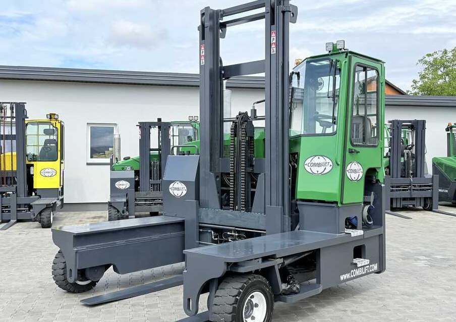 Combilift C8000 / GAS / DUPLEX - 4700MM / FORK POSITIONER / FREE LIFT / FULL HEATED CABIN / ONLY 5141H / CONDITION – LIKE NEW! - شاحنة مناولة بأربعة اتجاهات: صورة 1 Combilift C8000 / GAS / DUPLEX - 4700MM / FORK POSITIONER / FREE LIFT / FULL HEATED CABIN / ONLY 5141H / CONDITION – LIKE NEW! - شاحنة مناولة بأربعة اتجاهات: صورة 1