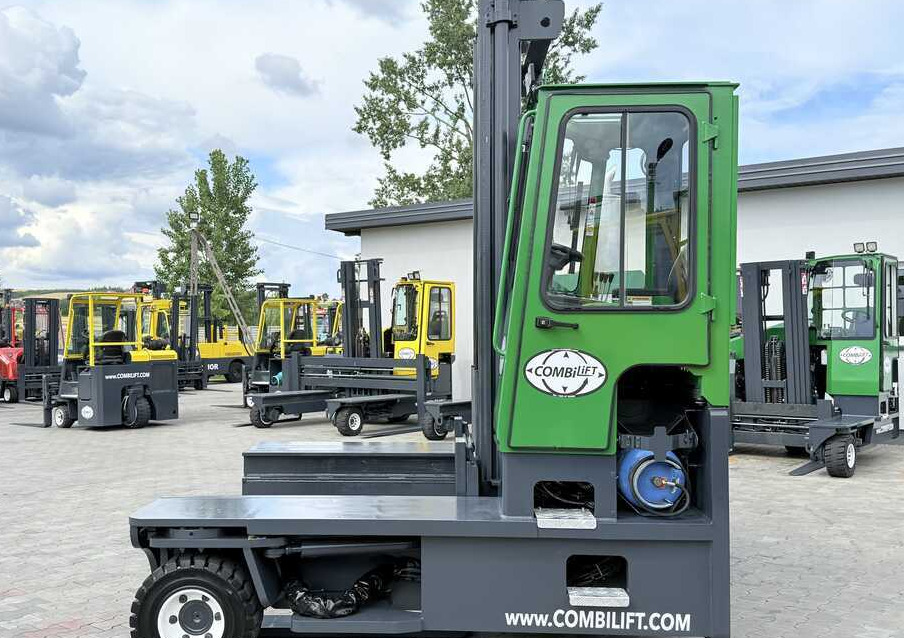 Combilift C8000 / GAS / DUPLEX - 4700MM / FORK POSITIONER / FREE LIFT / FULL HEATED CABIN / ONLY 5141H / CONDITION – LIKE NEW! - شاحنة مناولة بأربعة اتجاهات: صورة 2 Combilift C8000 / GAS / DUPLEX - 4700MM / FORK POSITIONER / FREE LIFT / FULL HEATED CABIN / ONLY 5141H / CONDITION – LIKE NEW! - شاحنة مناولة بأربعة اتجاهات: صورة 2
