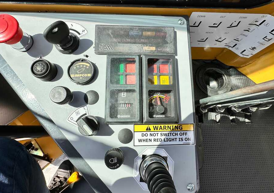 شاحنة مناولة بأربعة اتجاهات Combilift C9000 / GAS / DUPLEX / 4700MM / FREE LIFT / POSITIONER / FORK SIDE SHIFT / EXCELLENT CONDITION: صورة 38