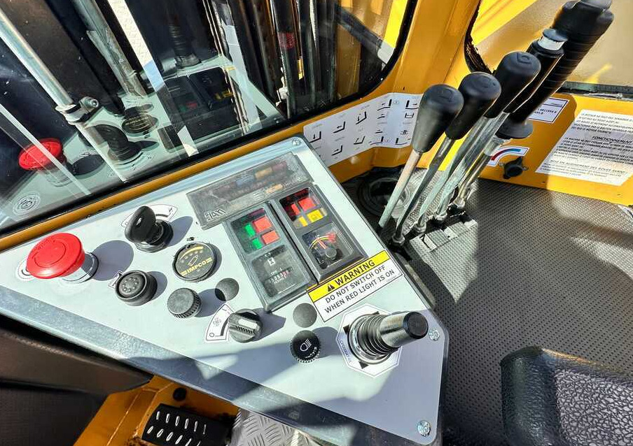 شاحنة مناولة بأربعة اتجاهات Combilift C9000 / GAS / DUPLEX / 4700MM / FREE LIFT / POSITIONER / FORK SIDE SHIFT / EXCELLENT CONDITION: صورة 37