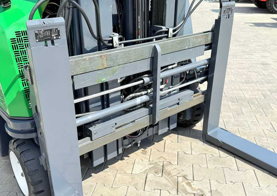 Combilift CB2500 / DIESEL / EXTENDABLE FORKS / TRIPLEX / 5500MM / FREE LIFT / SIDE SHIFT / FORK POSITIONER / LIKE NEW - شاحنة مناولة بأربعة اتجاهات: صورة 4 Combilift CB2500 / DIESEL / EXTENDABLE FORKS / TRIPLEX / 5500MM / FREE LIFT / SIDE SHIFT / FORK POSITIONER / LIKE NEW - شاحنة مناولة بأربعة اتجاهات: صورة 4