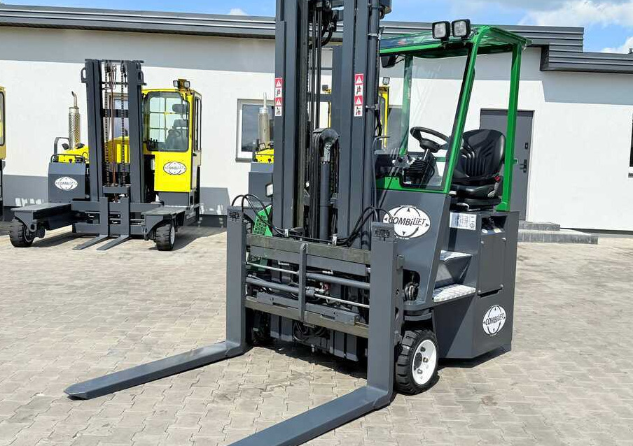 Combilift CB2500 / DIESEL / EXTENDABLE FORKS / TRIPLEX / 5500MM / FREE LIFT / SIDE SHIFT / FORK POSITIONER / LIKE NEW - شاحنة مناولة بأربعة اتجاهات: صورة 1 Combilift CB2500 / DIESEL / EXTENDABLE FORKS / TRIPLEX / 5500MM / FREE LIFT / SIDE SHIFT / FORK POSITIONER / LIKE NEW - شاحنة مناولة بأربعة اتجاهات: صورة 1