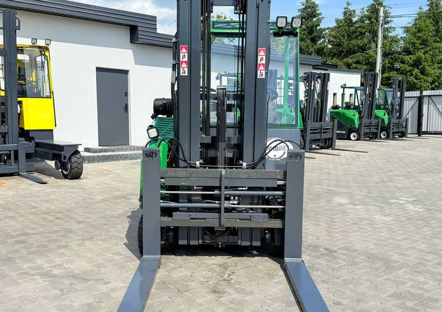 Combilift CB2500 / DIESEL / EXTENDABLE FORKS / TRIPLEX / 5500MM / FREE LIFT / SIDE SHIFT / FORK POSITIONER / LIKE NEW - شاحنة مناولة بأربعة اتجاهات: صورة 3 Combilift CB2500 / DIESEL / EXTENDABLE FORKS / TRIPLEX / 5500MM / FREE LIFT / SIDE SHIFT / FORK POSITIONER / LIKE NEW - شاحنة مناولة بأربعة اتجاهات: صورة 3