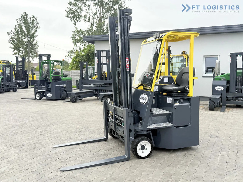 Combilift CB2500 / DUPLEX / 4100MM / DIESEL / FREE LIFT / FORK POSITIONER / SIDE SHIFT / LIKE NEW / Wide range of four-way and side loader - شاحنة مناولة بأربعة اتجاهات: صورة 2 Combilift CB2500 / DUPLEX / 4100MM / DIESEL / FREE LIFT / FORK POSITIONER / SIDE SHIFT / LIKE NEW / Wide range of four-way and side loader - شاحنة مناولة بأربعة اتجاهات: صورة 2