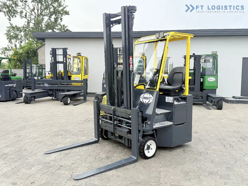 Combilift CB2500 / DUPLEX / 4100MM / DIESEL / FREE LIFT / FORK POSITIONER / SIDE SHIFT / LIKE NEW / Wide range of four-way and side loader - شاحنة مناولة بأربعة اتجاهات: صورة 3 Combilift CB2500 / DUPLEX / 4100MM / DIESEL / FREE LIFT / FORK POSITIONER / SIDE SHIFT / LIKE NEW / Wide range of four-way and side loader - شاحنة مناولة بأربعة اتجاهات: صورة 3