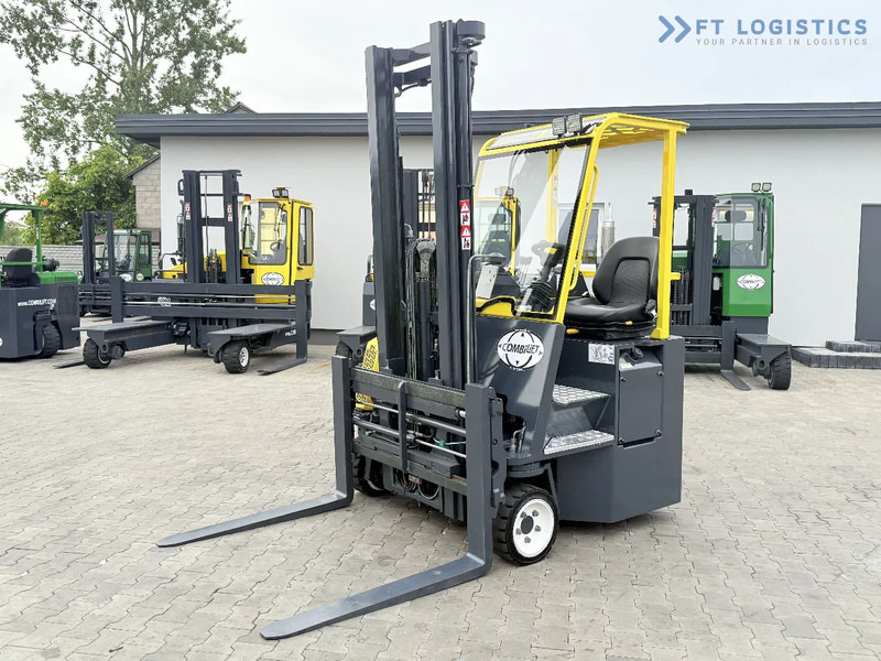 Combilift CB2500 / DUPLEX / 4100MM / DIESEL / FREE LIFT / FORK POSITIONER / SIDE SHIFT / LIKE NEW / Wide range of four-way and side loader - شاحنة مناولة بأربعة اتجاهات: صورة 3 Combilift CB2500 / DUPLEX / 4100MM / DIESEL / FREE LIFT / FORK POSITIONER / SIDE SHIFT / LIKE NEW / Wide range of four-way and side loader - شاحنة مناولة بأربعة اتجاهات: صورة 3