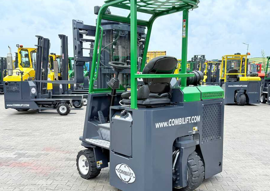 شاحنة مناولة بأربعة اتجاهات Combilift CB3000 / DIESEL / TRIPLEX 4900MM / FREE LIFT / SIDESHIFT / FORK POSITIONER / 1500MM FORKS / LIKE NEW: صورة 26